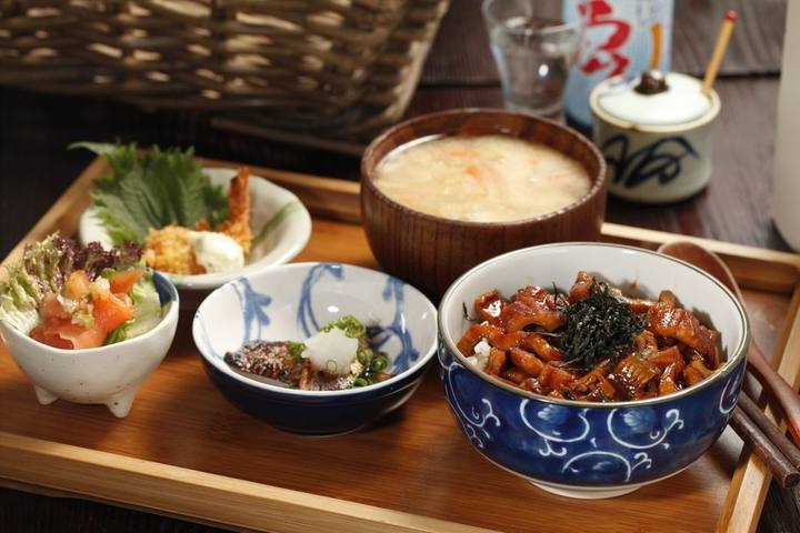 定食のお膳